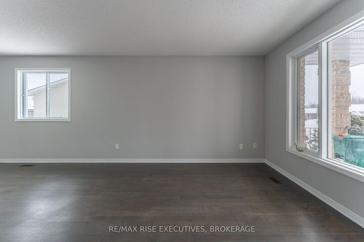 Property Photo:  312 Waterloo Drive 1  ON K7M 8P3 