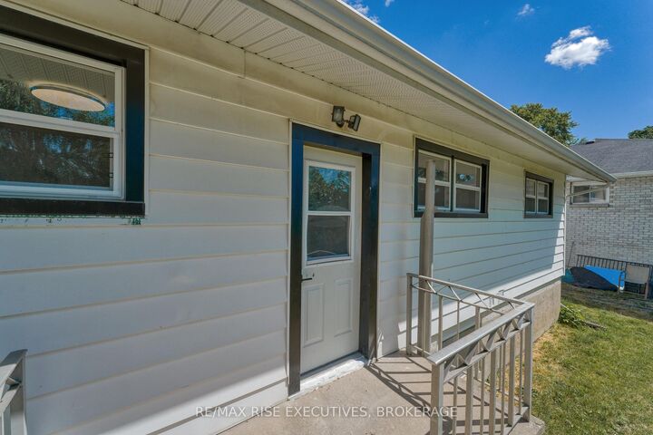 Property Photo:  1640 Mary Street 2  ON K7M 5J1 
