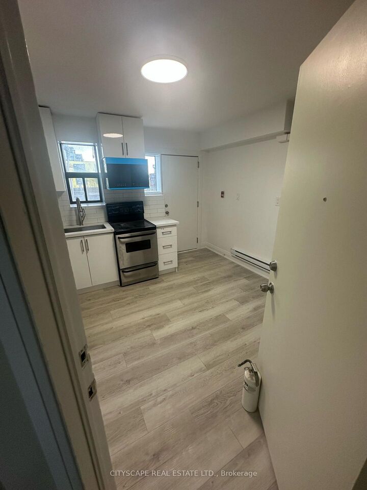Property Photo:  1710 St Clair Avenue W Unit 1  ON M6N 1J1 