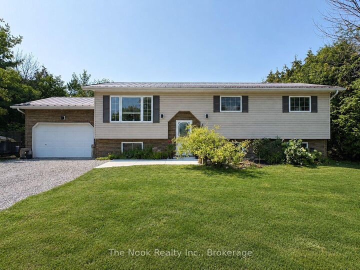 Property Photo:  31 Carlton Crescent  ON K0L 2W0 
