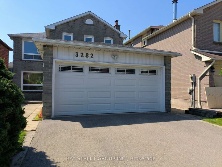 Property Photo:  3282 Dragon Drive  ON L5B 3G7 