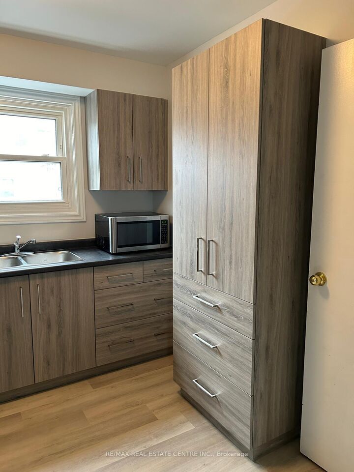 Property Photo: 420 Pioneer Drive 3 ON N2P 1H6