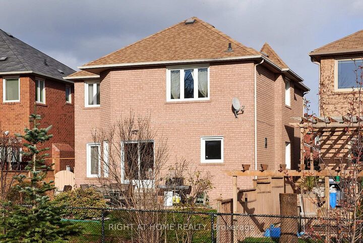 Property Photo: 64 Larratt Lane ON L4C 0E7