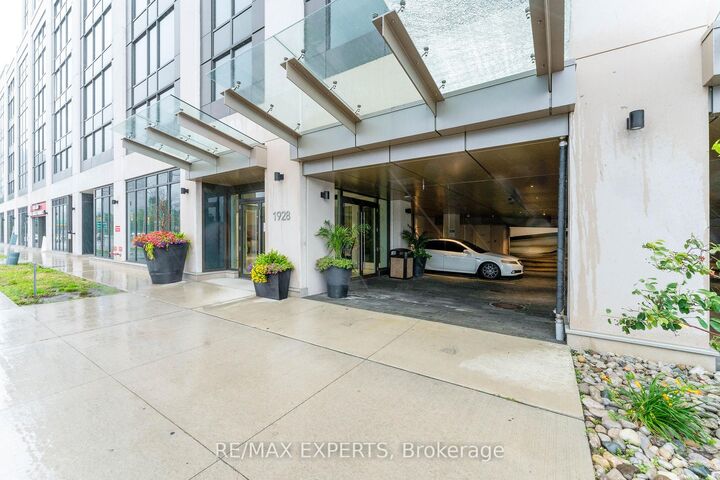 Property Photo: 1928 Lake Shore Boulevard W 3802 ON M6S 0B1