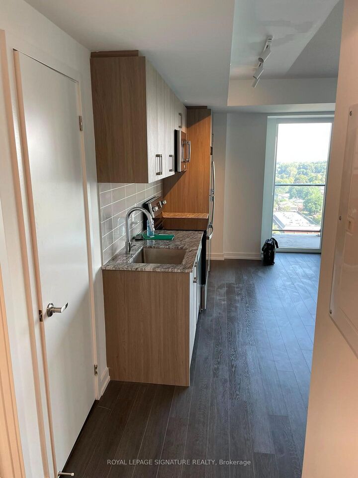 Property Photo: 4010 Eglinton Avenue W 1421 ON M9A 0G5