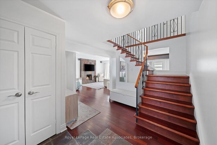 Property Photo: 1550 Woodeden Drive ON L5H 2V3