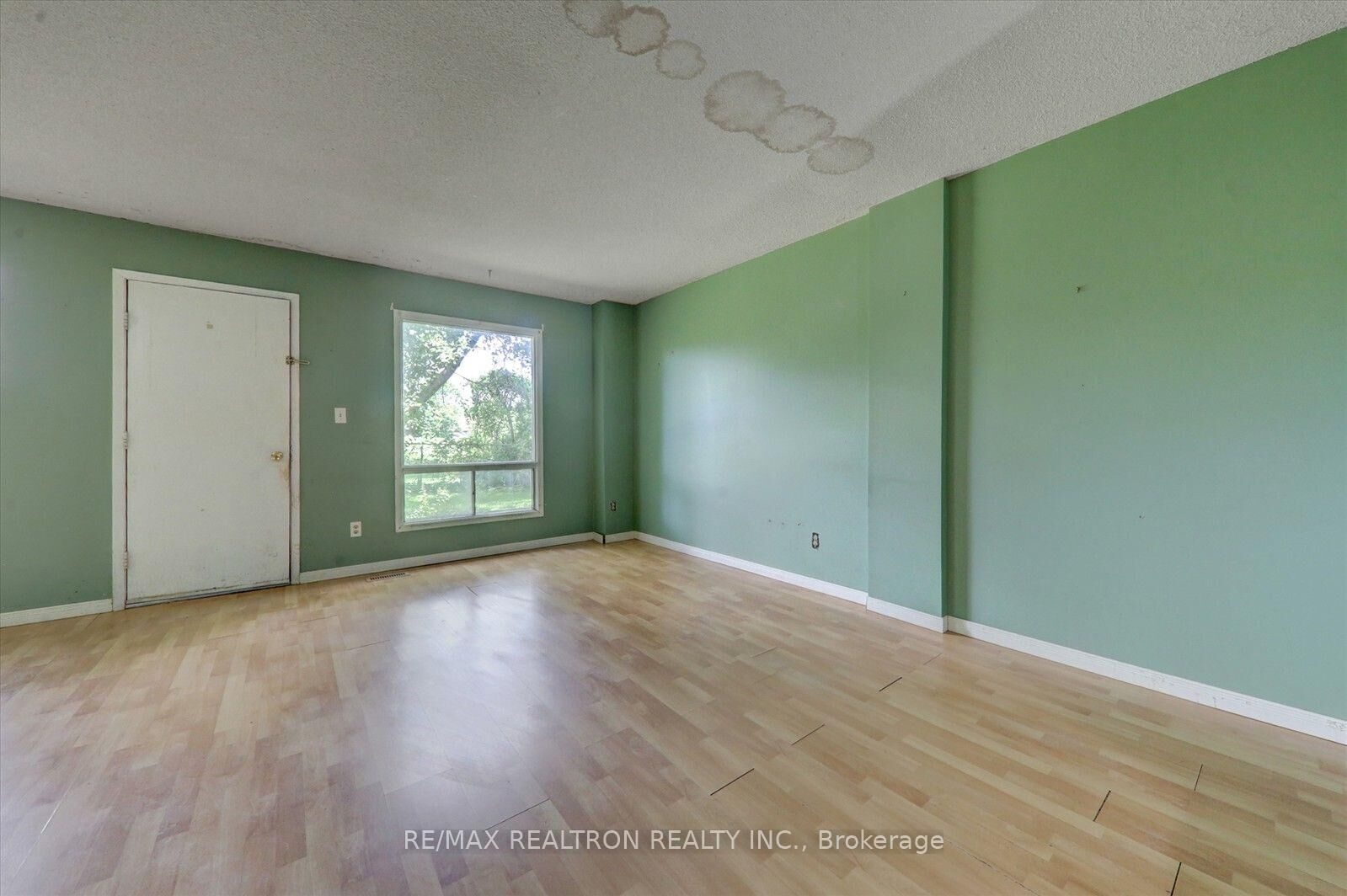 Property Photo:  10 Livonia Place 105  ON M1E 4W6 