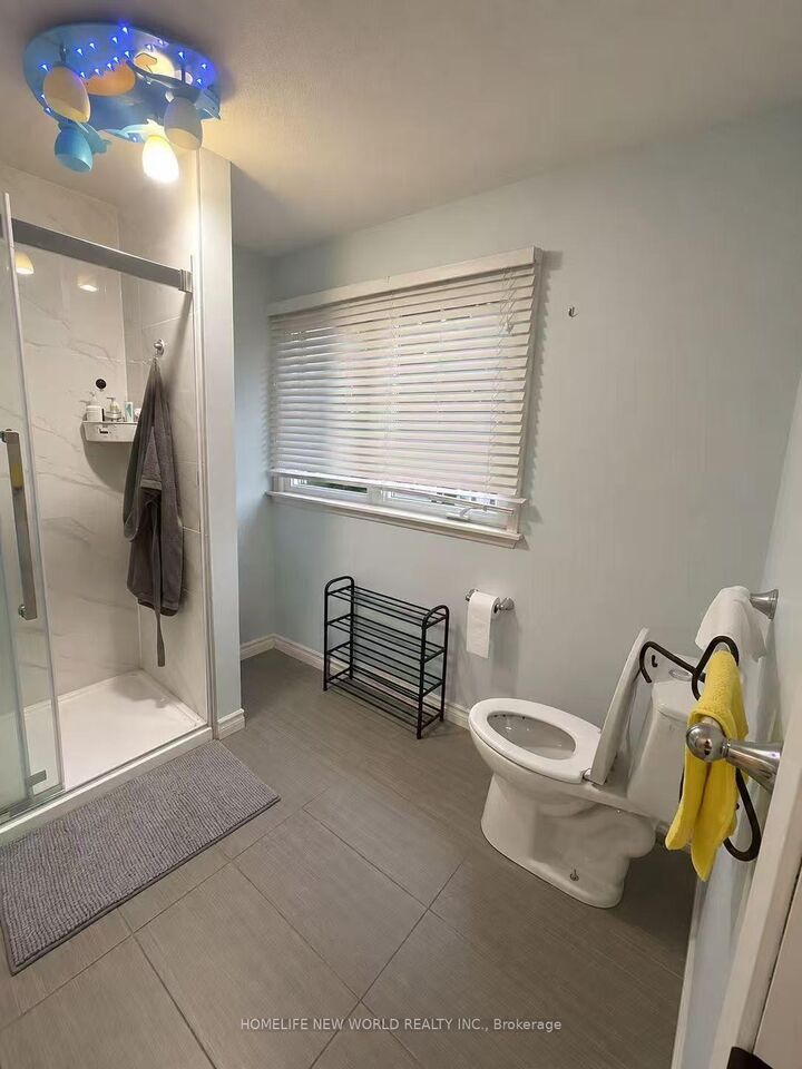 Property Photo:  3361 Sanderling Crescent Ensuite Bedroom  ON L5L 3P3 