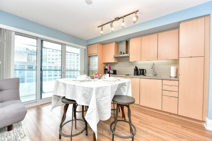 Property Photo:  300 Front Street W 1014  ON M5V 0E9 