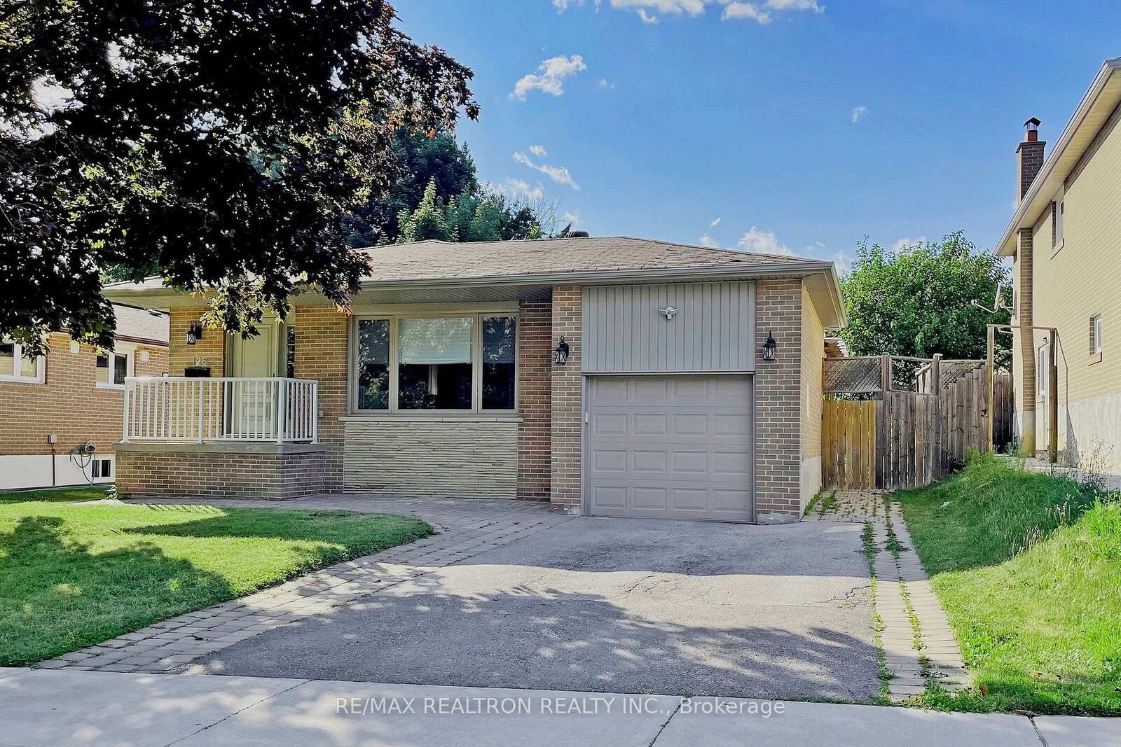 Property Photo: 126 Brahms Avenue Basem ON M2H 1H8