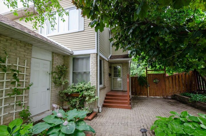 Property Photo:  510 Beaver Court  ON L9T 4A9 