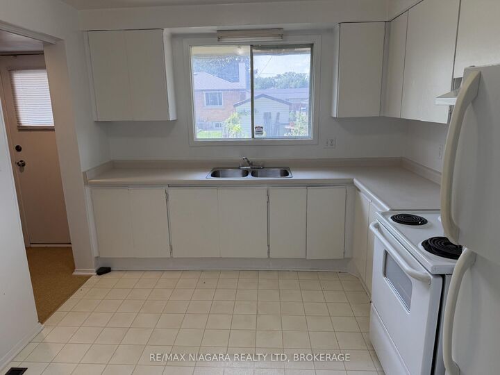 Property Photo:  21 Woodlawn Road 1  ON L3C 5Y7 