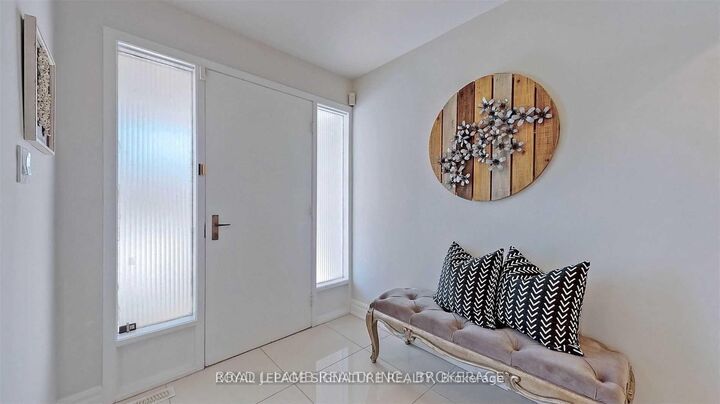 Property Photo:  17 Baroness Crescent Upper  ON M2J 3K4 
