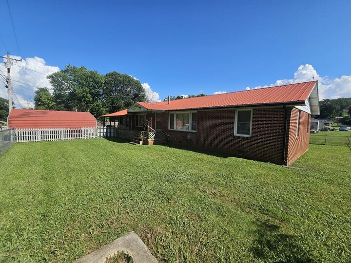 Property Photo: 299 Mountain St TN 38559
