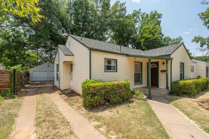Property Photo: 1629 Ardath Avenue TX 76301
