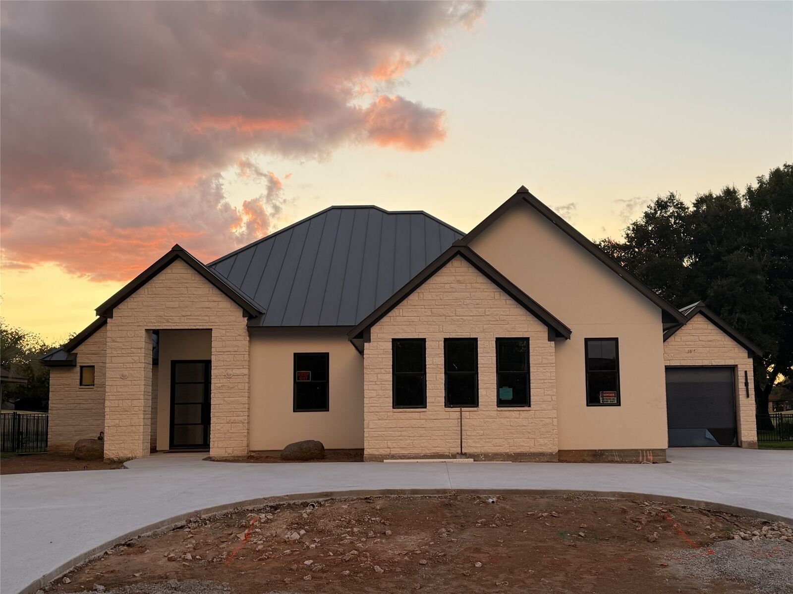 Property Photo: 114 Meadowlakes Drive TX 78654