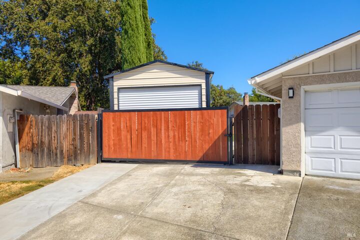 Property Photo: 613 Isabella Court CA 95687
