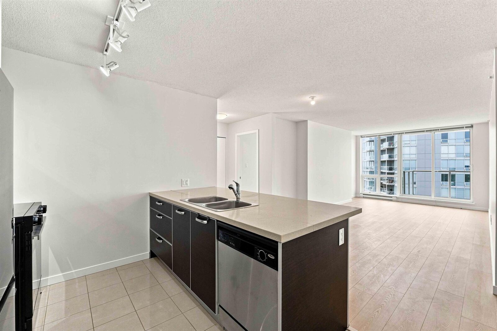 Property Photo: 13688 100 Avenue 3202 BC V3T 0G5