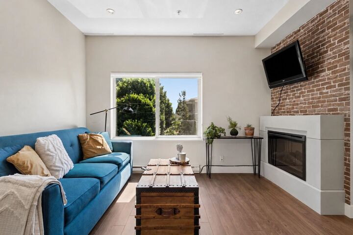 Property Photo: 1273 Marine Drive 206 BC V7P 1T3