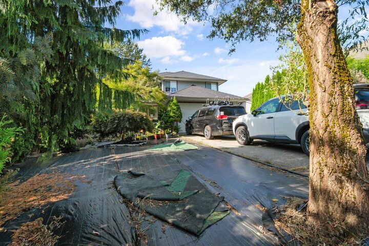 Property Photo: 33852 Knight Avenue BC V2V 7B6