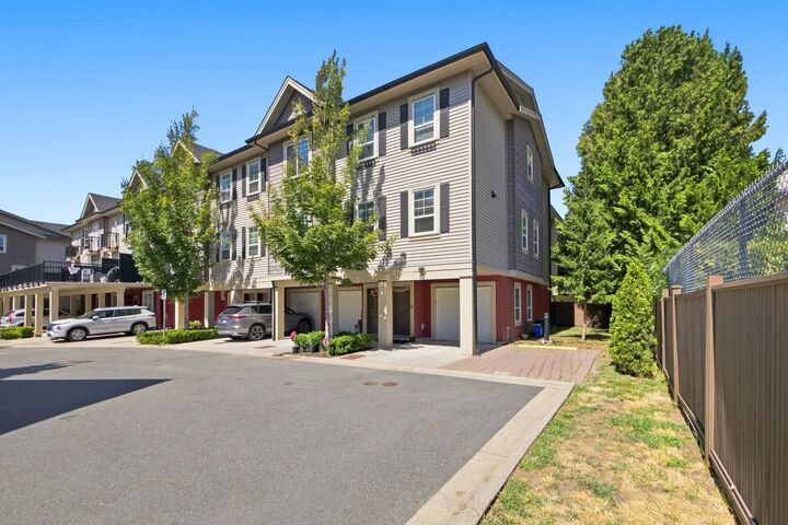 Property Photo: 2530 Janzen Street 19 BC V2T 0H7