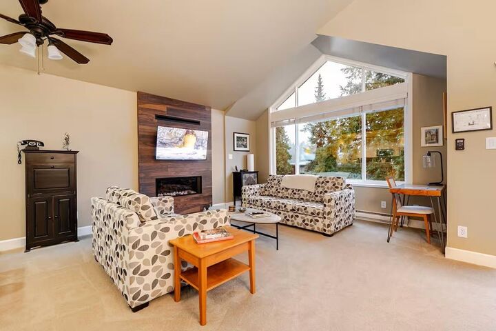 Property Photo: 336 E 26th Street BC V7N 1B1