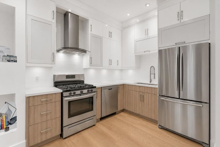 Property Photo: 1136 E Pender Street 2 BC V6A 1W5