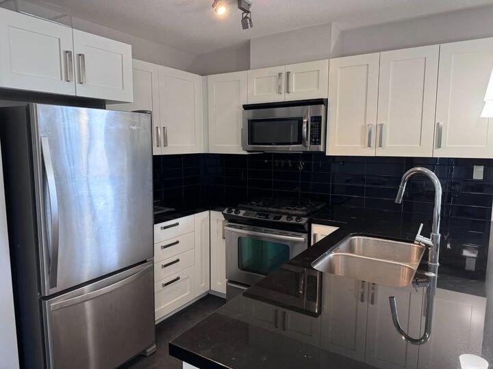 Property Photo:  2133 Douglas Rd 2202  BC V5C 0E9 