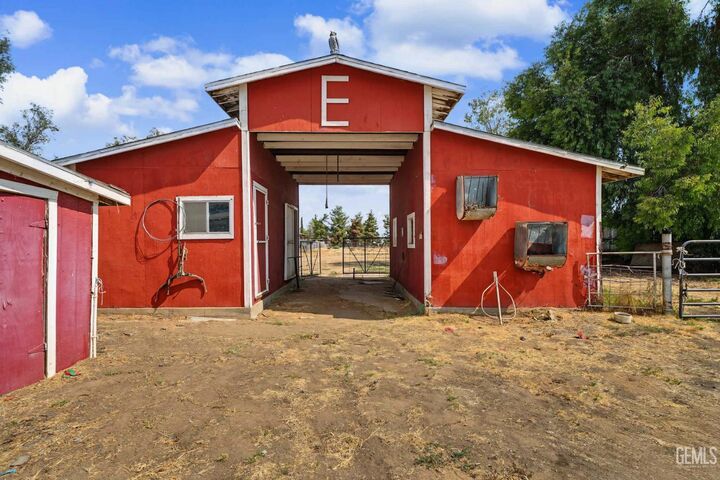 Property Photo:  4910 Morro Drive  CA 93307 