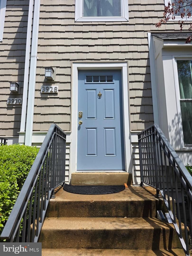 Property Photo:  3928 9th Road S  VA 22204 