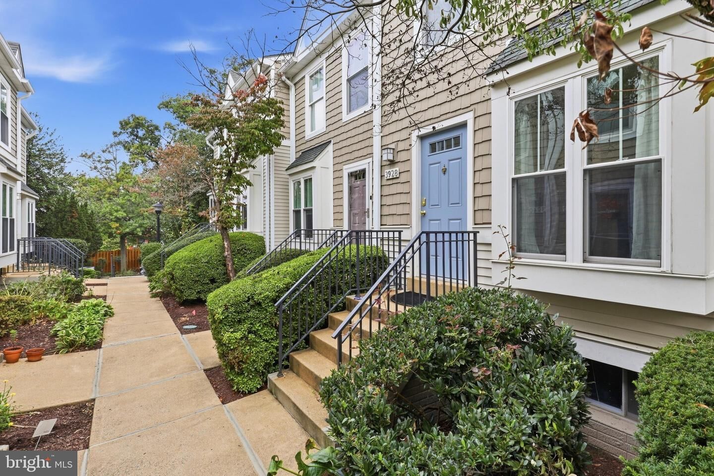 Property Photo:  3928 9th Road S  VA 22204 