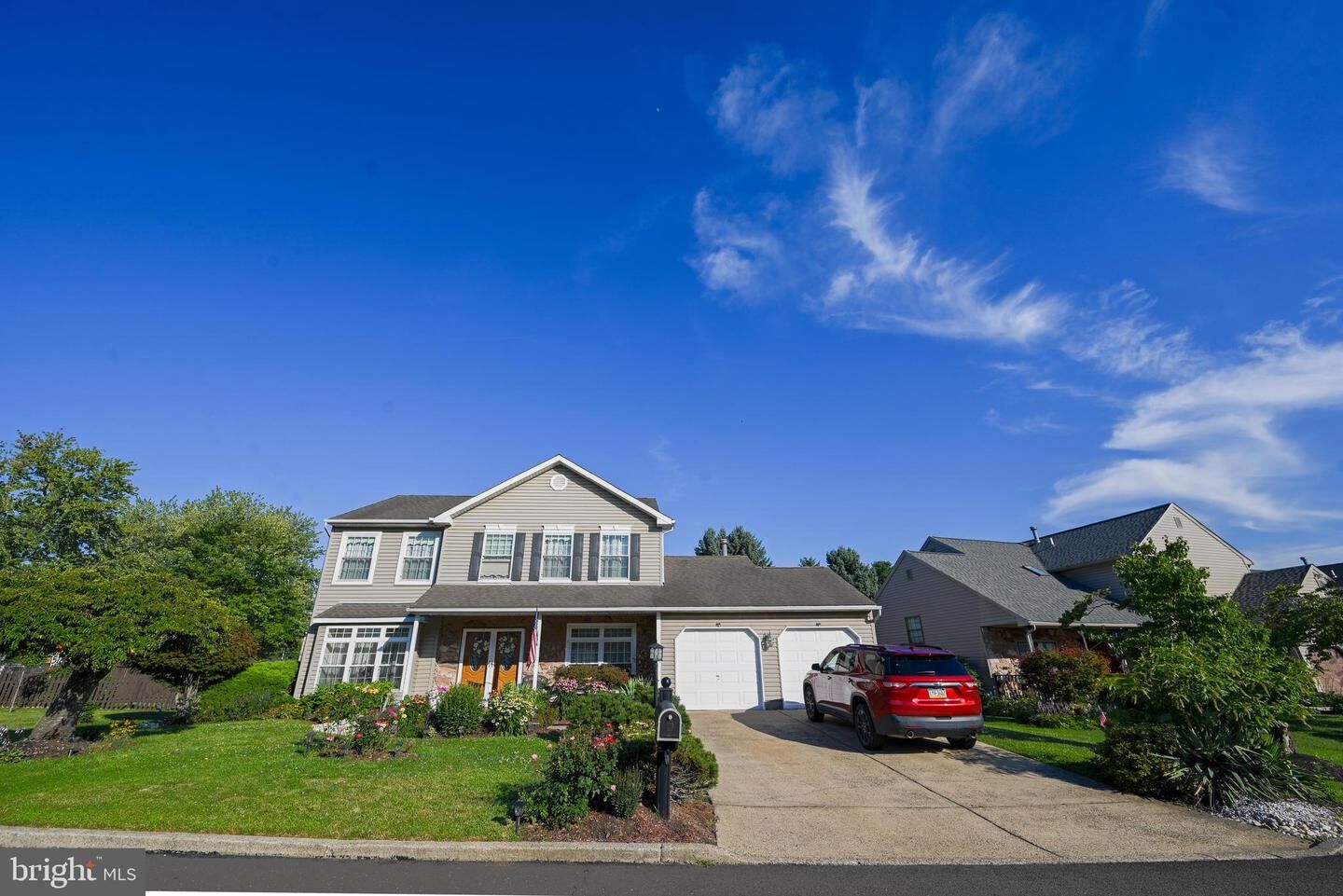 Property Photo:  2446 New Market Square S  PA 19020 