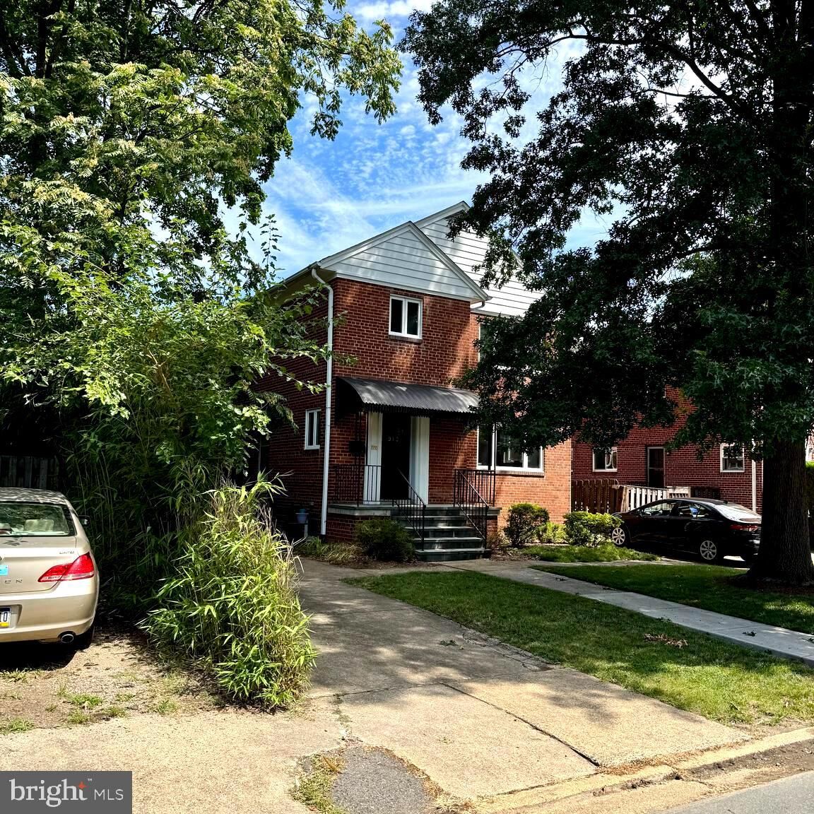 Property Photo:  913 22nd Street S  VA 22202 