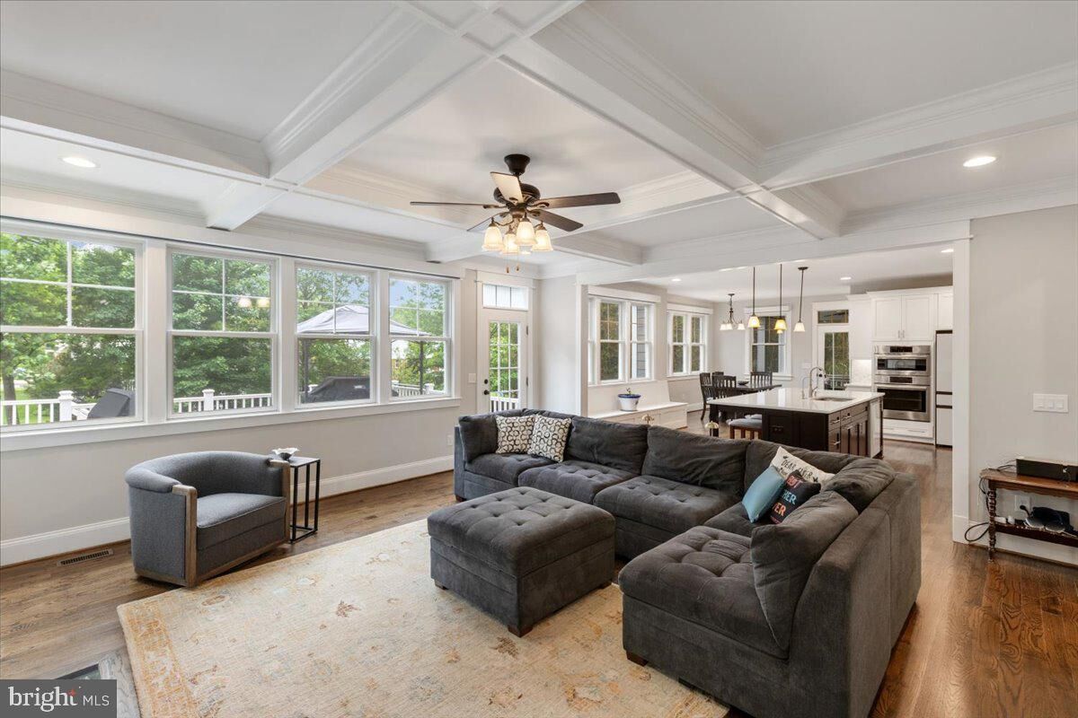 Property Photo: 6619 Byrnes Drive VA 22101