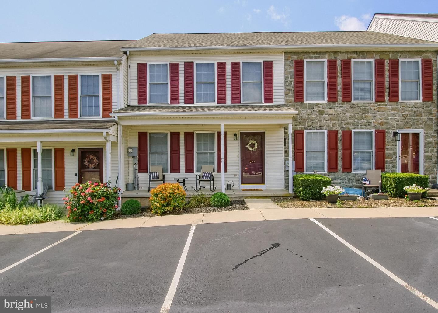 Property Photo:  677 Knoll Drive  PA 17552 