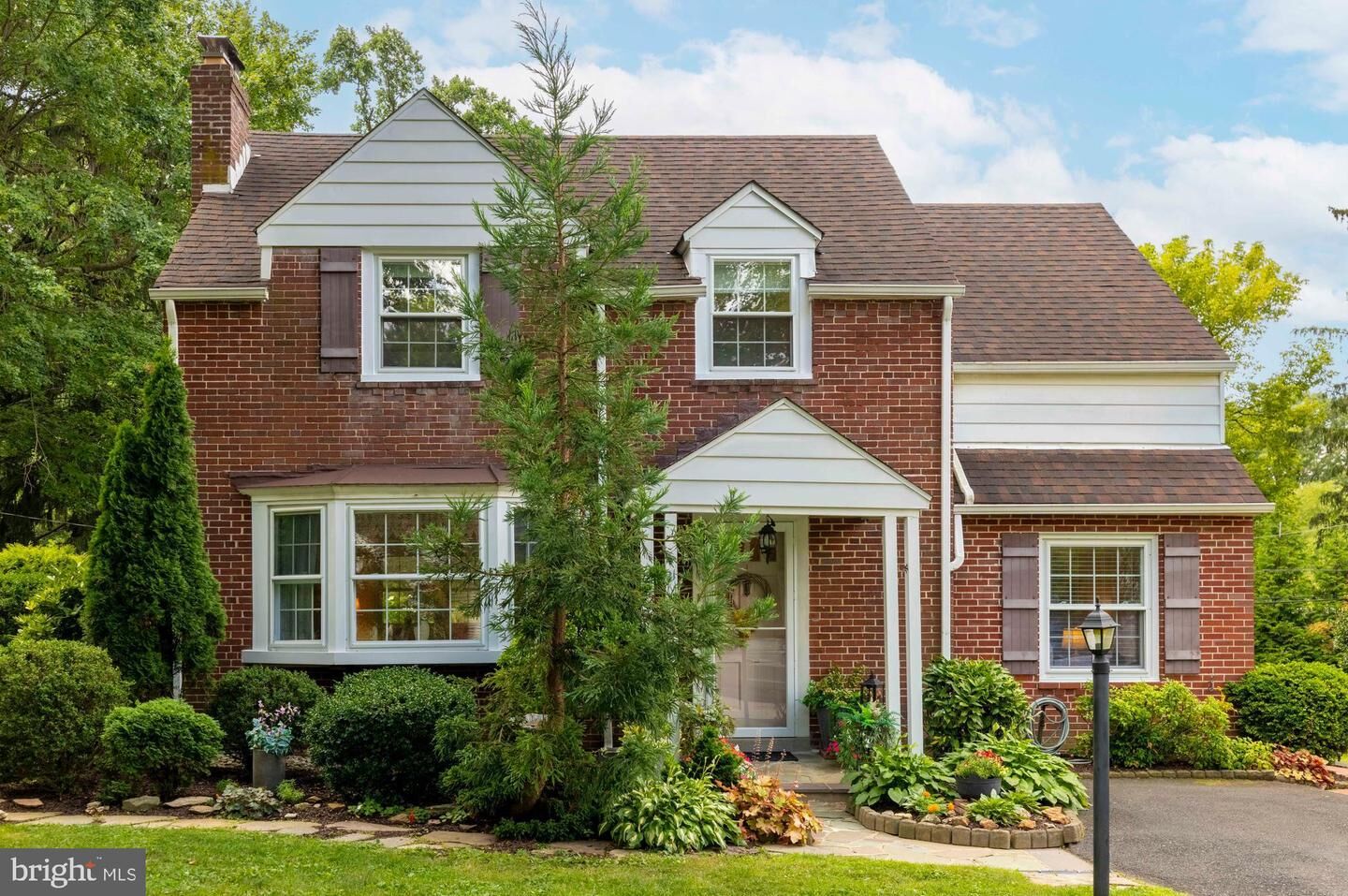 Property Photo:  21 Chelfield Road  PA 19038 