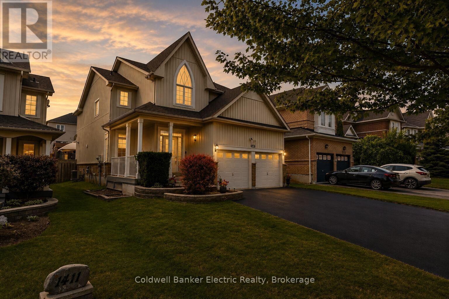 Property Photo: 1407 Ashgrove Crescent ON L1K 2W4
