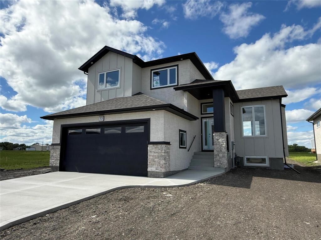 Property Photo:  13 Parkrose Place  MB R5A 0B4 