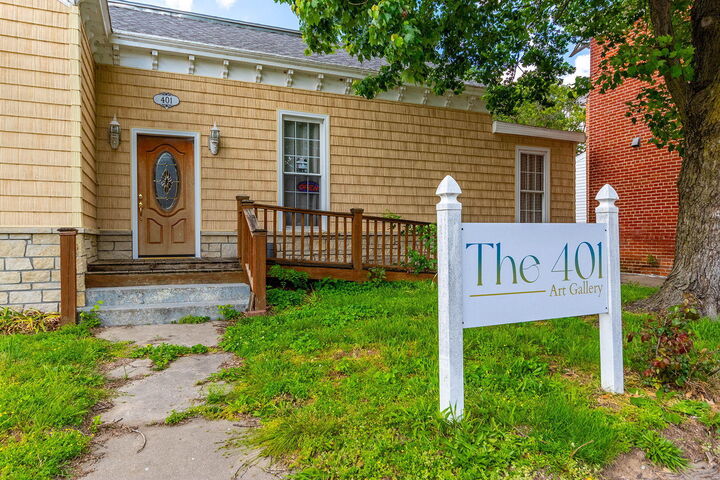 Property Photo:  401 High St  MO 65233 