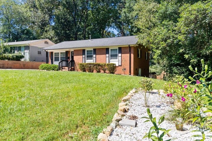 Property Photo:  1814 Windham Place  NC 28205 