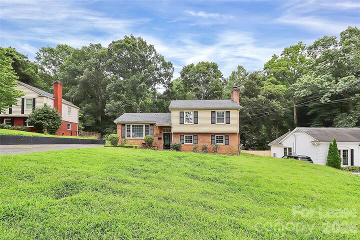 Property Photo:  6133 Colchester Place  NC 28210 
