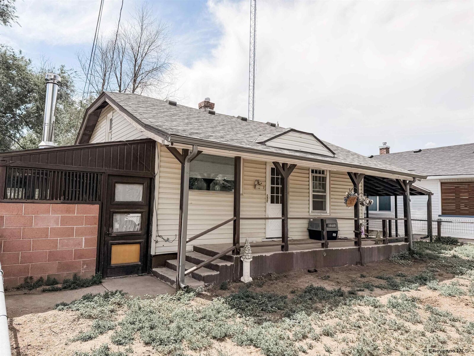 Property Photo: 3048 Ames Ct WY 82001
