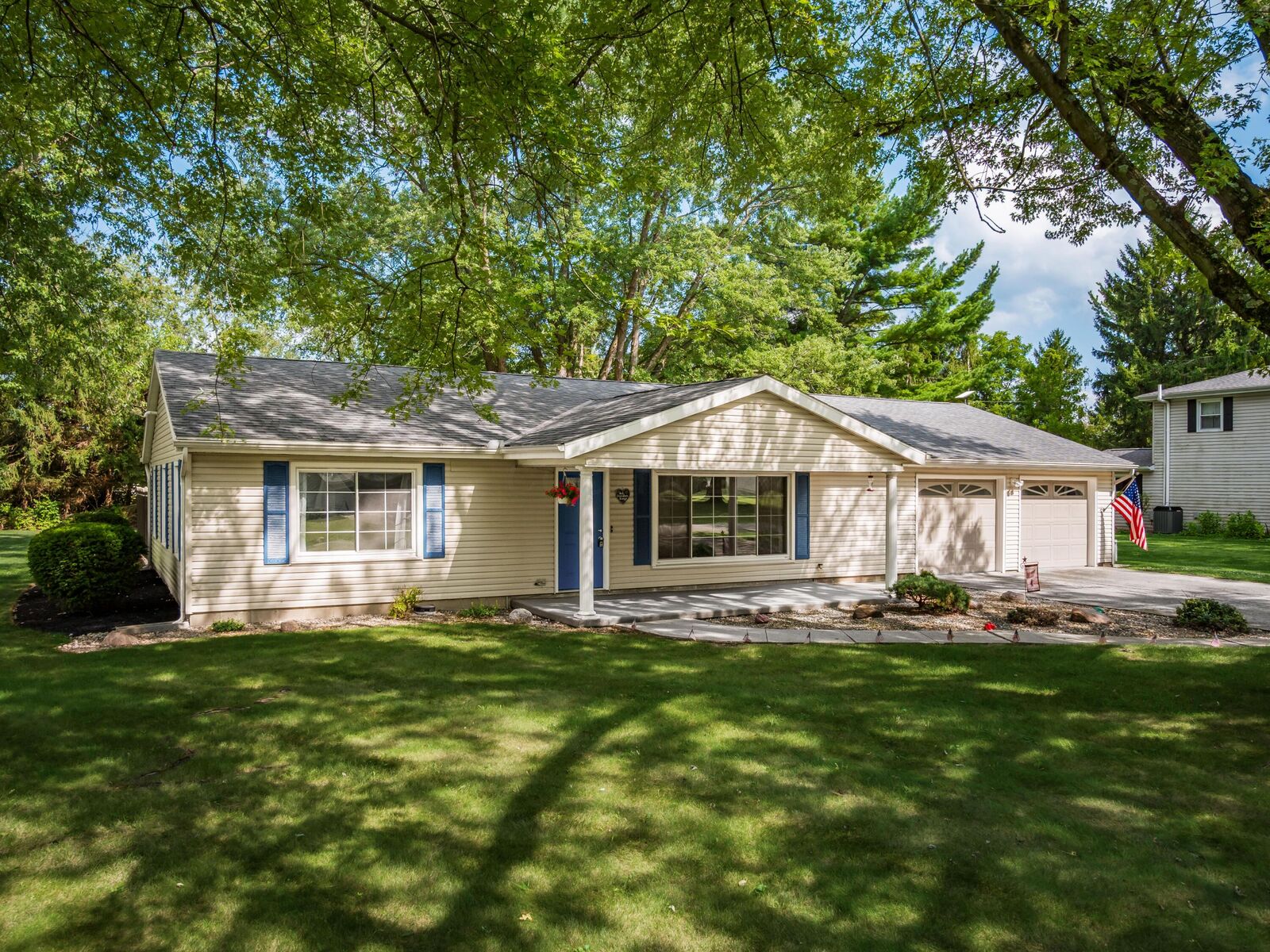 Property Photo: 1004 Adare Road OH 43302
