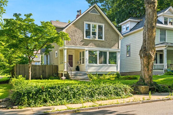 Property Photo:  208 E Northwood Avenue  OH 43201 