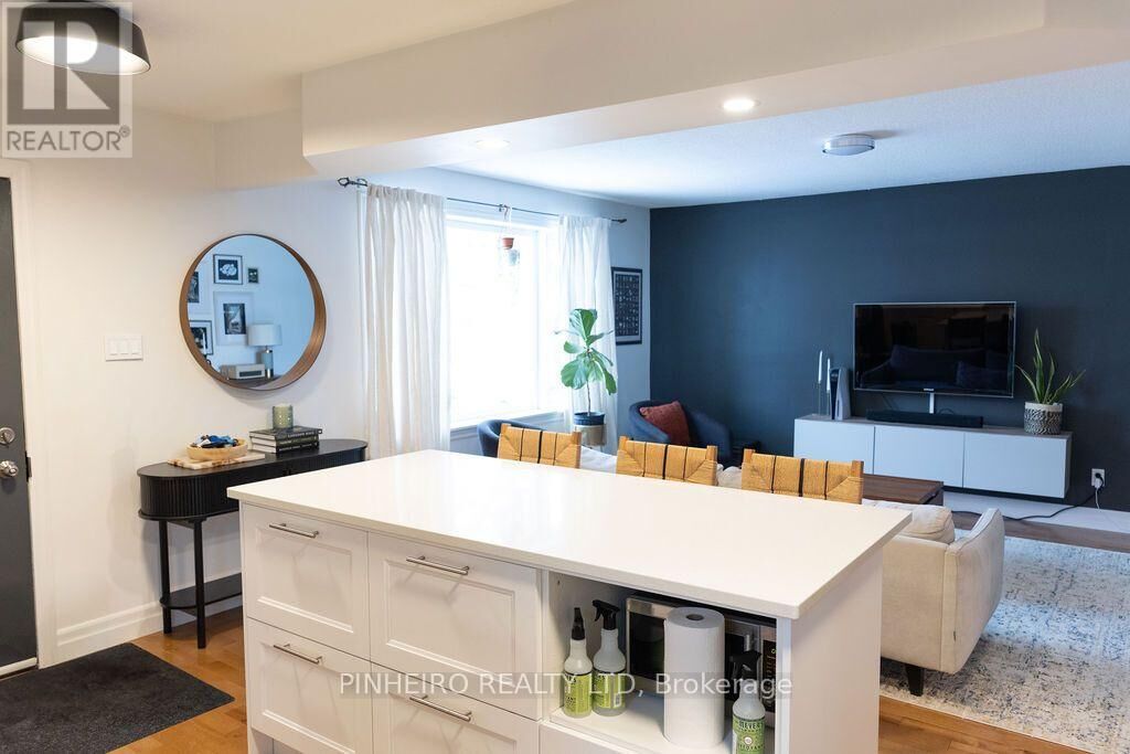 Property Photo:  83 Emery Street West  ON N6J 1R9 