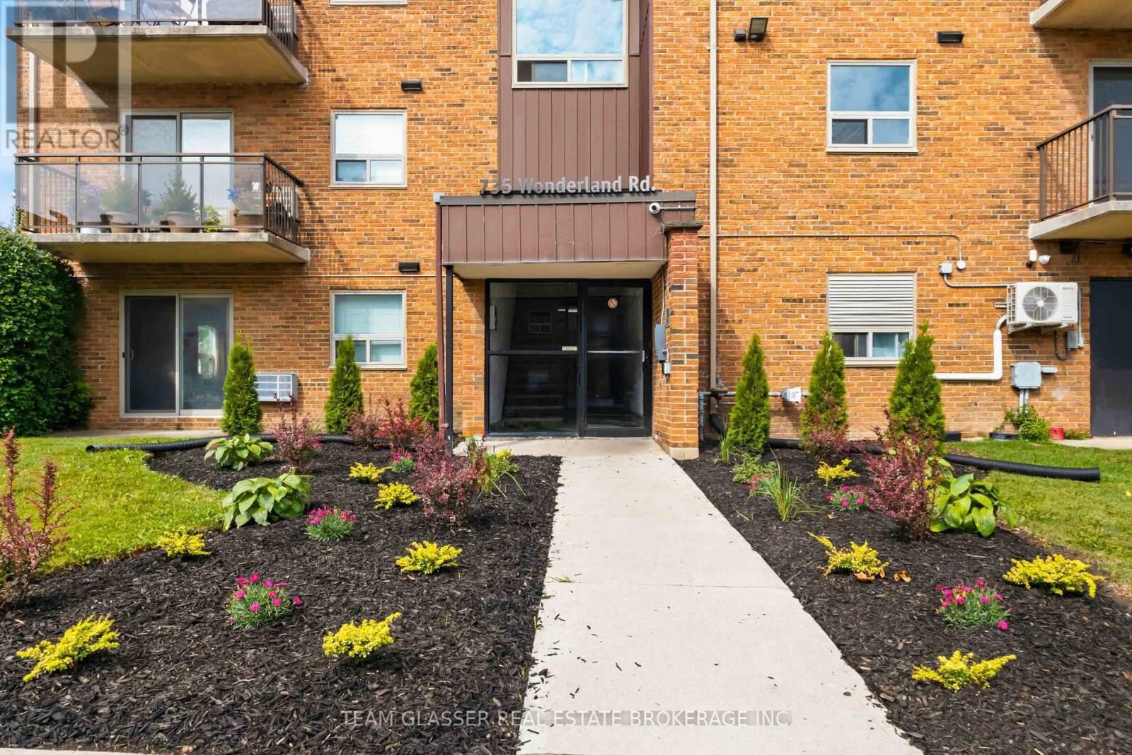 Property Photo: 735 Wonderland Road South 302 ON N6K 1M1