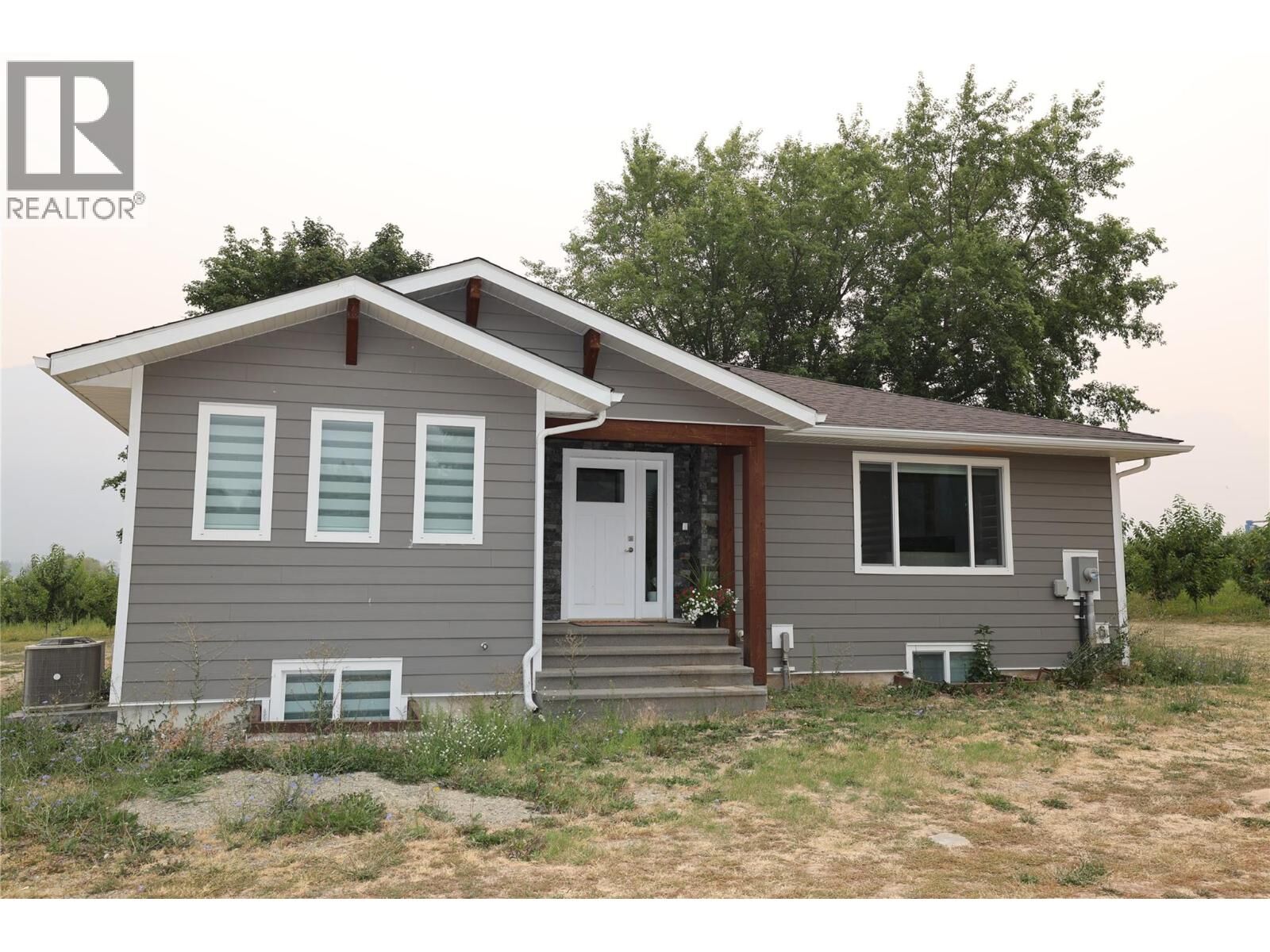 Property Photo:  820 32nd Avenue  BC V0B 1G1 