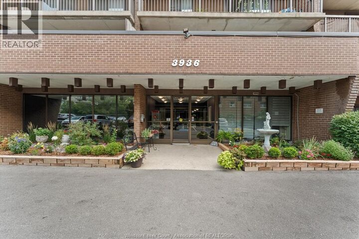 Property Photo:  3936 Wyandotte Street East 405  ON N8Y 4V1 
