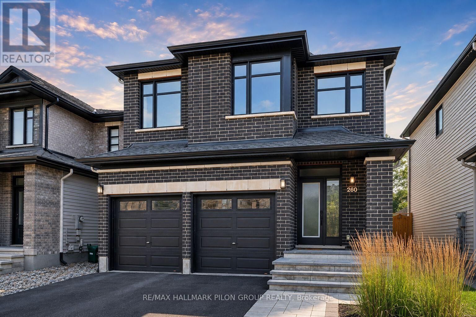 Property Photo: 260 Shinleaf Crescent ON K1W 0J2