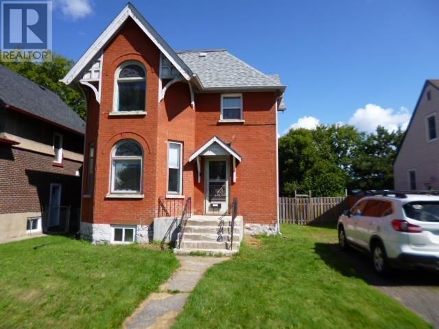 305 Cameron St — photo 1